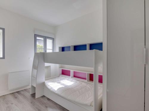 Säng eller sängar i ett rum på Appartement Hendaye, 4 pièces, 6 personnes - FR-1-2-346