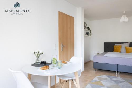 Postel nebo postele na pokoji v ubytování Appartement mit Netflix, Boxspringbett & Terrasse WE 17