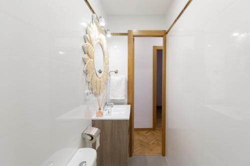 a bathroom with a sink and a mirror at TarracoHomes, TH163 Apartamento Via Augusta vistas al mar in Tarragona
