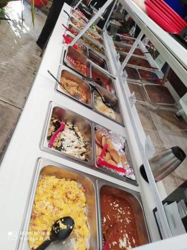 Makanan di atau berdekatan hotel