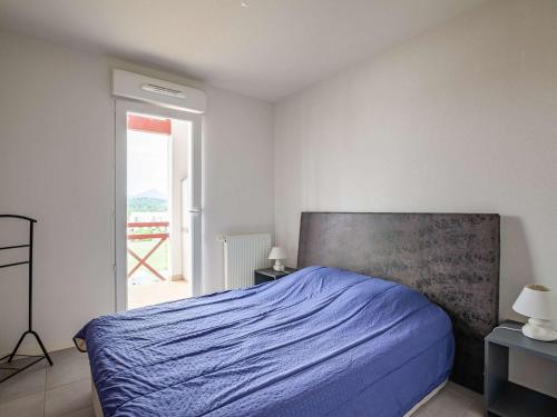 a bedroom with a blue bed and a window at Appartement Hendaye, 2 pièces, 4 personnes - FR-1-2-308 in Hendaye