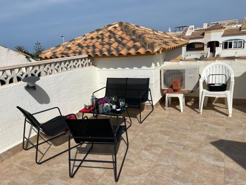 Φωτογραφία από το άλμπουμ του Top-floor apartment with 65 m2 sun terrace, renovated kitchen and bathroom σε Gran Alacant