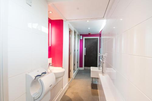 a bathroom with two sinks and two toilets at Safestay London Kensington Holland Park in London