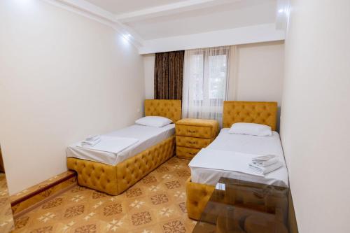  Hovasapyan's Family Guest House -  Room  picture :    Tea/Coffee maker    Shower    Bath                            