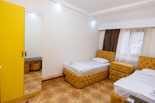  Hovasapyan's Family Guest House -  Room  picture :   Tea/Coffee maker    Shower    Bath                           