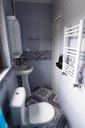  Hovasapyan's Family Guest House -  Room  picture :   Tea/Coffee maker    Shower    Bath                           
