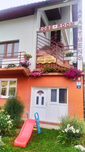 Budova, kde se apartmán nachází
