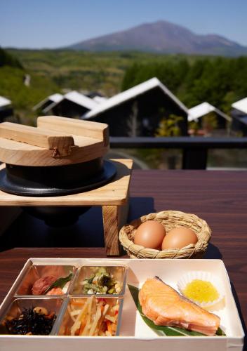 a table with two trays of food and eggs at Asama Kuzanbo in Naganohara