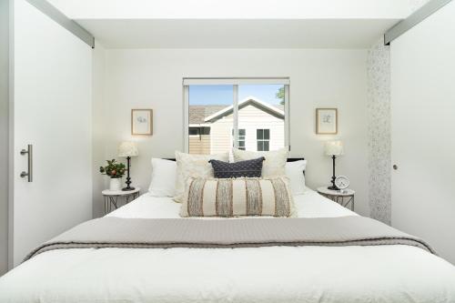 Katil atau katil-katil dalam bilik di Apartments Close to Downtown, Conventions, Airport, Mountains, Shopping