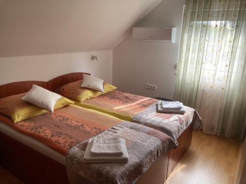 Postel nebo postele na pokoji v ubytování Príma Vendégház