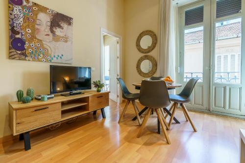 Bright two-bedroom apartment in the historic center