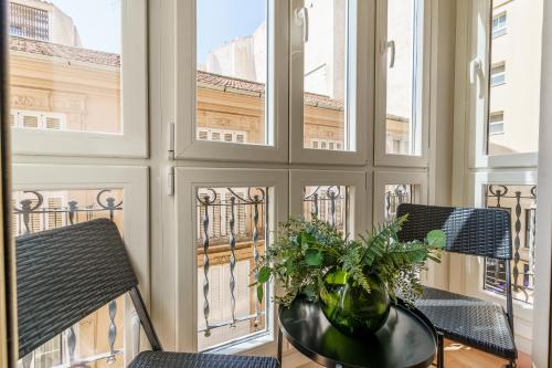 Bright two-bedroom apartment in the historic center