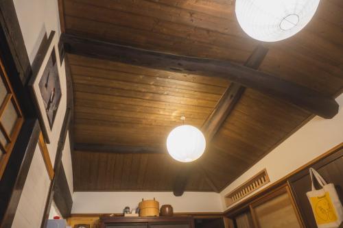 two lights on the ceiling of a room at Guest House Tamaki - Vacation STAY 53922v in Furuichi