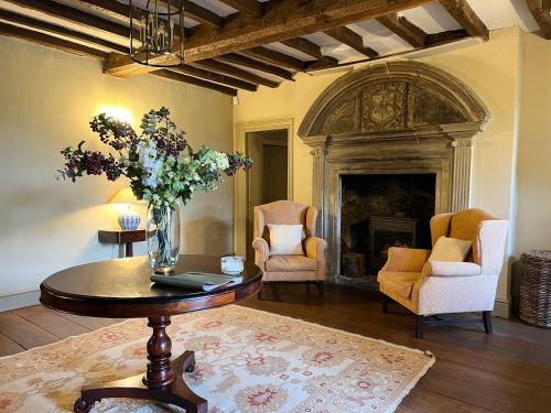 Ty Fry Manor – Photos 5