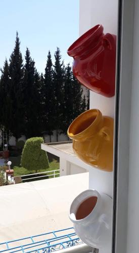 two toilets on a window with a view of a yard at Écrin in Sousse