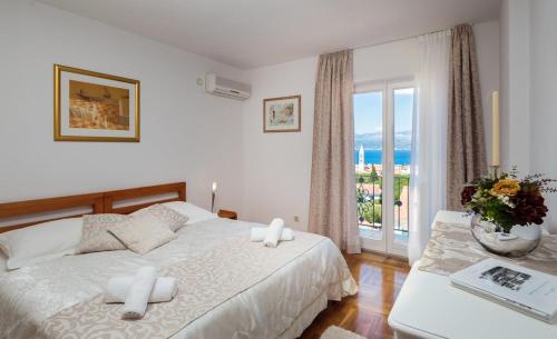Apartments with parking space Supetar, Brac - 20130