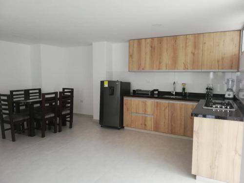 Dapur atau dapur kecil di Hermoso apartamento nuevo primer piso
