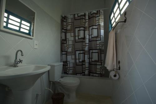 Ванна кімната в Pousada Vila Mundi Itaúnas