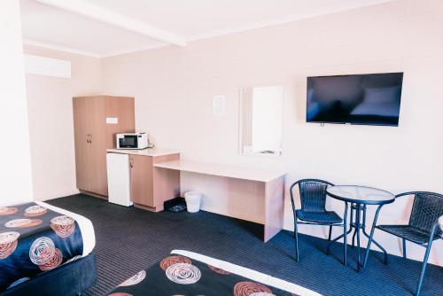 Η κουζίνα ή μικρή κουζίνα στο Motel Poinsettia