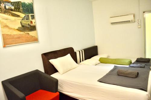 Ein Bett oder Betten in einem Zimmer der Unterkunft Drop Inn Lodge City Centre