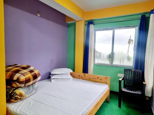 a small bedroom with a bed and a window at Neoravalley Homestay, Lava in Rishop