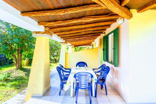 a table and chairs on the porch of a house at Orosei RE - Villa Osala - 800 m dal mare in Orosei