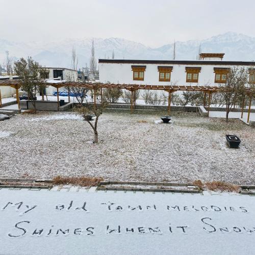 a sign that reads my train meetings shines then it snow at The Grand Dragon Ladakh in Leh