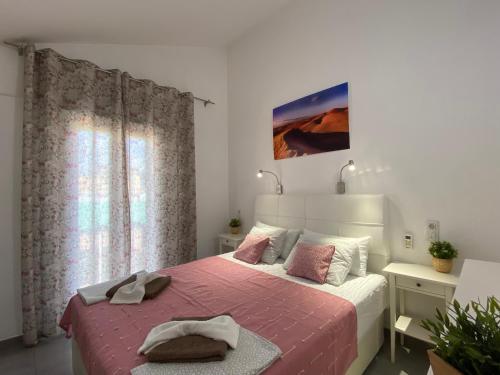 Łóżko lub łóżka w pokoju w obiekcie Bungalow Green Oasis Maspalomas