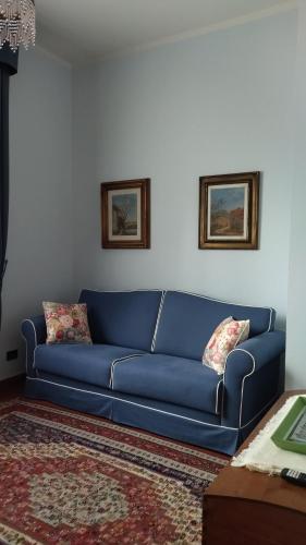 a blue couch in a living room with two pillows at Il Gelsomino in Quarrata