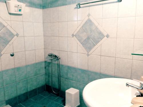 Un baño de Vassilis Apartments