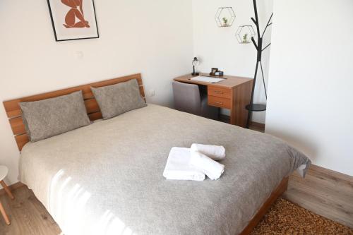 Кровать или кровати в номере GUSTO APARTMENTS