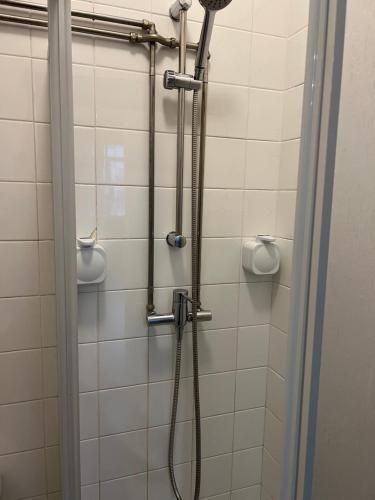 a shower with a hose in a bathroom at Espaço_Zero[Downtown] 01 in Porto