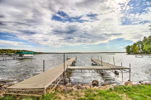 Φωτογραφία από το άλμπουμ του Delightful Isle Retreat with Boat Dock and Slip! σε Isle