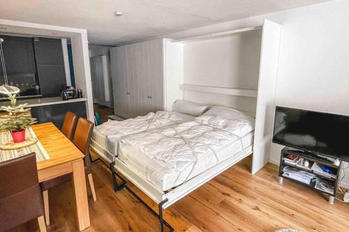 Family apartment in Happy Rancho - pool, tennis sauna.