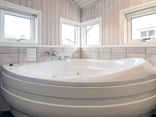 Koupelna v ubytování 8 person holiday home in Fr rup