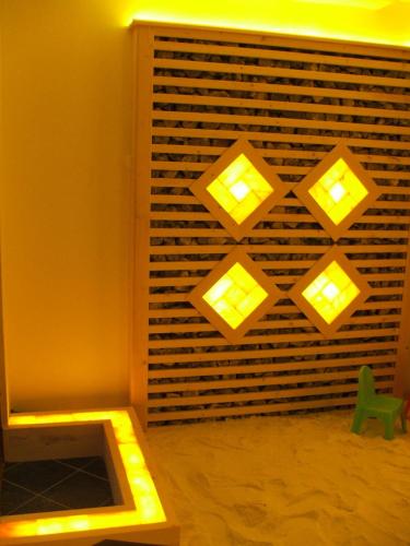 a room with a wall with lights on it at Margaréta Apartman és Üdülőház in Bogács