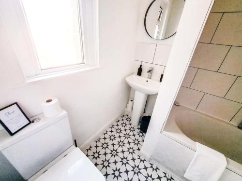 3 bed flat Cardiff Central Location photo 12