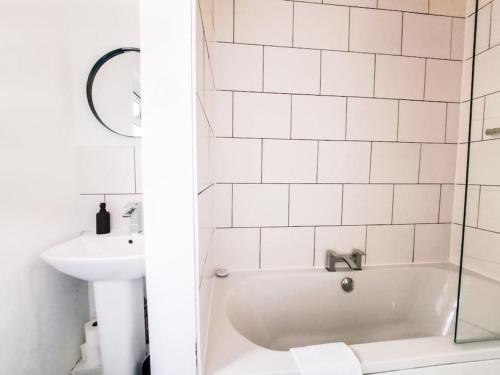 3 bed flat Cardiff Central Location photo 9