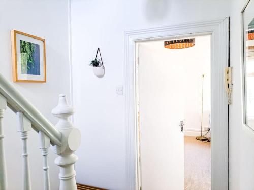 3 bed flat Cardiff Central Location photo 13