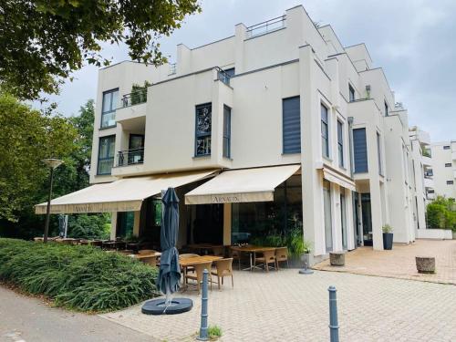 CityCosy Orangerie Strasbourg Superbe 2 pieces calme face au Parc l'Orangerie, parking souterrain privatif, Wi-Fi & Netflix inclus