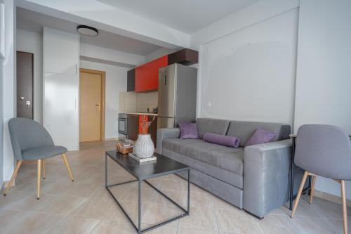A seating area at #G30 Chic 1 BR apartment in the centre of Volos
