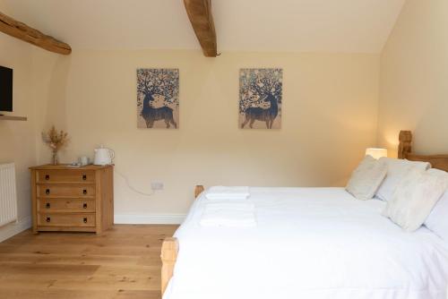 Postel nebo postele na pokoji v ubytování Lovely 1-bed studio & bathroom in converted barn near Newark Show-Ground