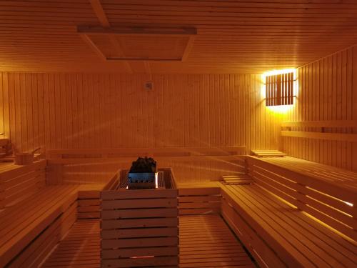 a sauna with a bench in the middle of it at Hotel SKAL Medi SPA & Resort in Ustronie Morskie