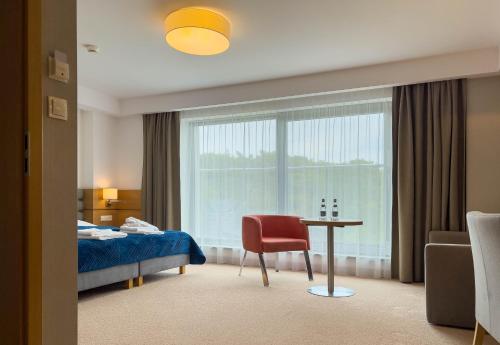 Postel nebo postele na pokoji v ubytování Hotel SKAL Medi SPA & Resort