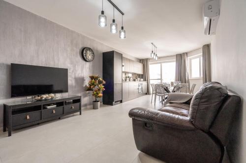 Brand New 3BR Apartment close to all amenities