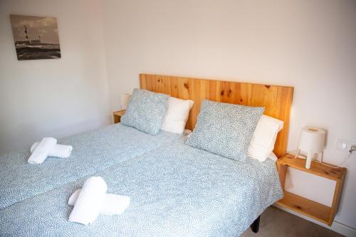 - une chambre avec 2 lits jumeaux et des oreillers blancs dans l'établissement Oeste Tere by Best Holidays Fuerteventura, à Corralejo