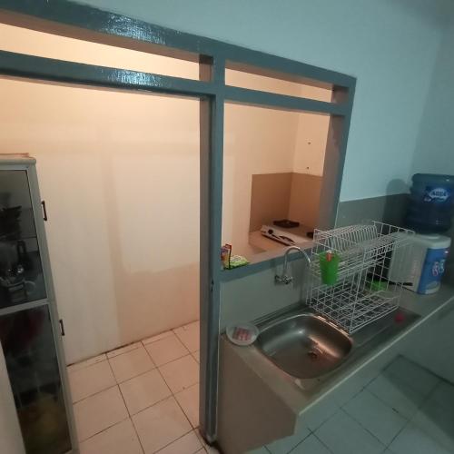 a bathroom with a stainless steel sink in a room at Sewa Rumah Harian 3 BR di Bandung,Kiaracondong in Bandung