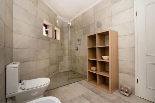 a bathroom with a white toilet and a shower at Lisboa Tejo Apartment @ Stay like a local at Algés in Cruz Quebrada