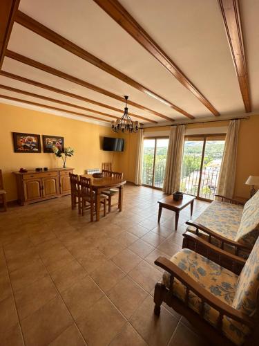 a living room with a table and a dining room at Apartamentos Cuesta de la Cruz in Caravaca de la Cruz