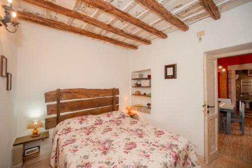 Red Elegant and Charming Country House near Rome